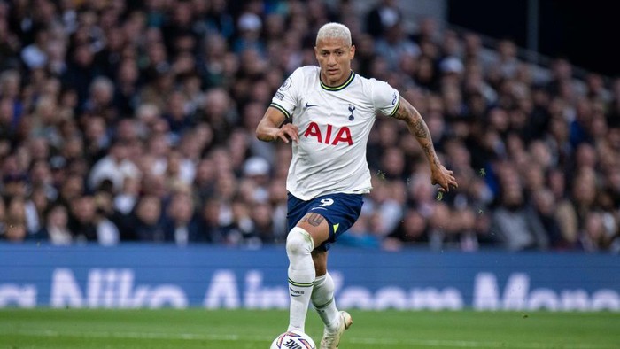 LONDON, ENGLAND - OCTOBER 15: Richarlison of Tottenham Hotspur control ball during the Premier League match between Tottenham Hotspur and Everton FC at Tottenham Hotspur Stadium on October 15, 2022 in London, United Kingdom. (Photo by Sebastian Frej/MB Media/Getty Images)