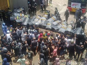 3 Warga Enrekang Diamankan gegara Ricuh Eksekusi Lahan Sengketa, 1 Bawa Sajam 3 Warga Enrekang Diamankan gegara Ricuh Eksekusi Lahan Sengketa, 1 Bawa Sajam