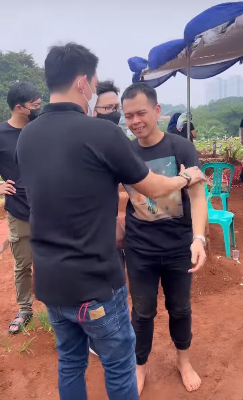 Rio Alief Nangis di Pelukan Ifan Seventeen