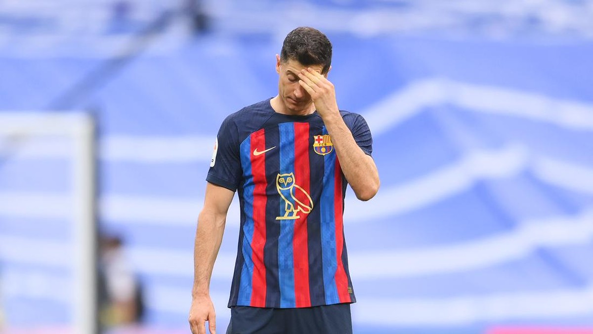 Robert Lewandowski dengan seragam barcelona. (Foto: Getty Images/David Ramos)
