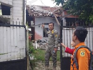 Tembok Bangunan Kosong Timpa Rumah Warga Bojonggede Bogor