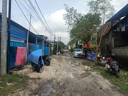 Lagi, Jalan Pura Demak Terendam Banjir Setinggi Lutut Orang Dewasa