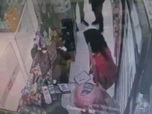 Perampok Todong Kasir Minimarket di Bogor Pakai Samurai, Polisi Selidiki