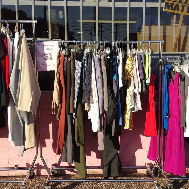 Tips Belanja Baju Thrift/Foto: pinterest.com Tips Belanja Baju Thrift