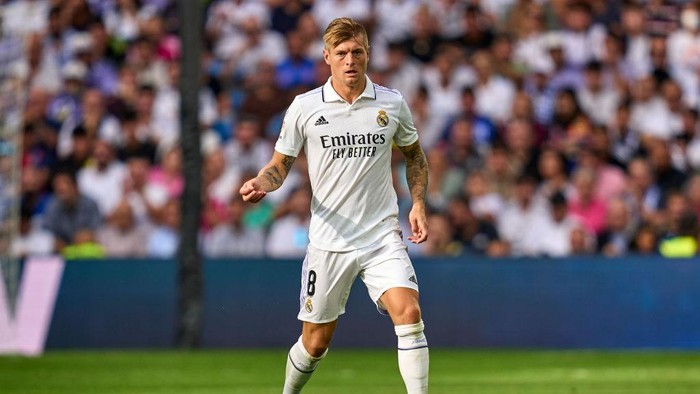 MADRID, SPAIN - OCTOBER 16: Toni Kroos of Real Madrid CF looks on during the LaLiga Santander match between Real Madrid CF and FC Barcelona at Estadio Santiago Bernabeu on October 16, 2022 in Madrid, Spain. (Photo by Diego Souto/Quality Sport Images/Getty Images)