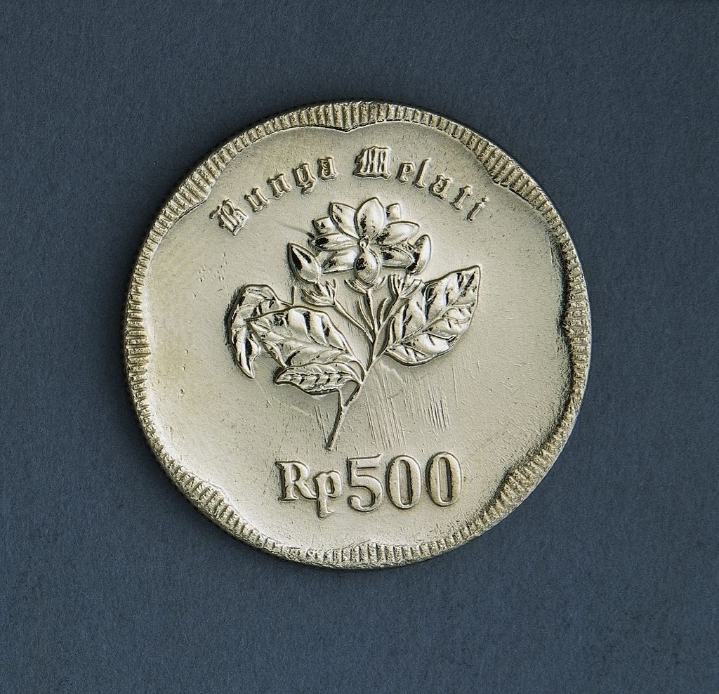 Uang logam kuno Rp 500 tahun emisi 1992.