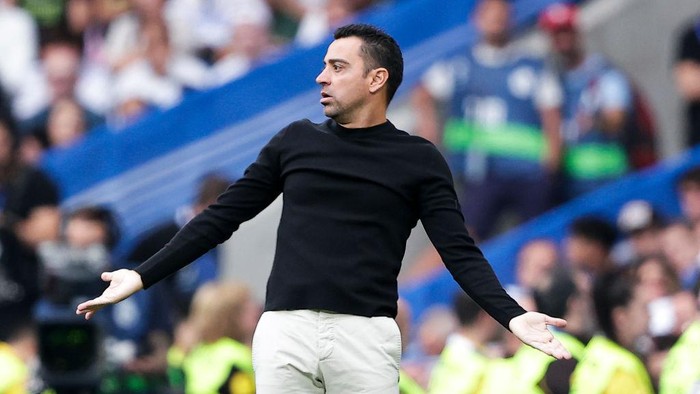 MADRID, SPAIN - OCTOBER 16: coach Xavi Hernandez of FC Barcelona during the La Liga Santander  match between Real Madrid v FC Barcelona at the Estadio Santiago Bernabeu on October 16, 2022 in Madrid Spain (Photo by David S. Bustamante/Soccrates/Getty Images)