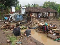 Rusak Hutan di Hulu, Banjir dan Longsor Kemudian