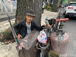 Viral Aki Balon dari Bandung sang Penyelamat Siswa Baru Saat Ospek