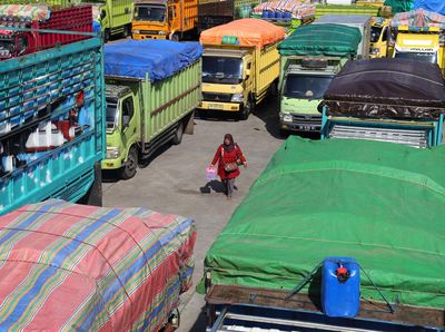 Sopir Truk Pengangkut Sembako Mogok, Ada Apa Nih?