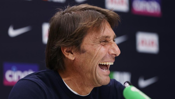 ENFIELD, ENGLAND - OCTOBER 17: Antonio Conte, head coach of Tottenham Hotspur during the Tottenham Hotspur press conference at Tottenham Hotspur Training Centre on October 17, 2022 in Enfield, England. (Photo by Tottenham Hotspur FC/Tottenham Hotspur FC via Getty Images)