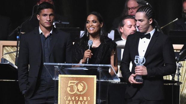 LAS VEGAS, NV - AUGUST 06: Author Rasheda Ali-Walsh (C) is flanked by her sons Biaggio Ali-Walsh (L) and Nico Ali-Walsh (R) as she accepts a Caesars Palace Icon Award for her father, the late Muhammad Ali, during the 50th anniversary gala at Caesars Palace on August 6, 2016 in Las Vegas, Nevada.   Ethan Miller/Getty Images for Caesars Palace/AFP (Photo by Ethan Miller / GETTY IMAGES NORTH AMERICA / Getty Images via AFP)