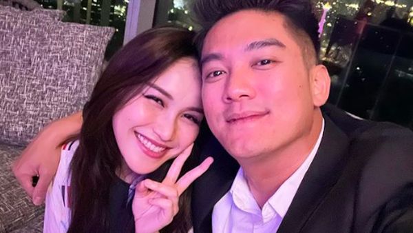 7 Potret Boy William & Ayu Ting Ting Akrab Lagi Setelah 4 Tahun Musuhan