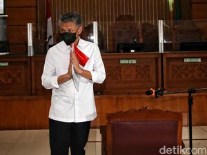 Terungkap Alasan Hendra Kurniawan Naik Private Jet Kunjungi Rumah Yosua Terungkap Alasan Hendra Kurniawan Naik Private Jet Kunjungi Rumah Yosua
