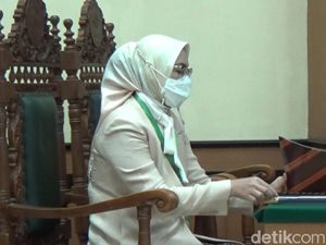 Jabar Hari Ini: Dedi Mulyadi yang Tak Hadiri Lagi Sidang Gugatan Cerai Jabar Hari Ini: Dedi Mulyadi yang Tak Hadiri Lagi Sidang Gugatan Cerai