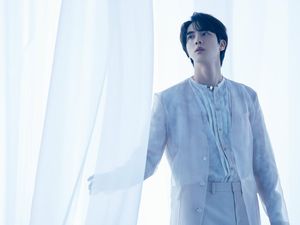Rilis Teaser, Jin BTS Siap Debut Solo Lewat The Astronaut Rilis Teaser, Jin BTS Siap Debut Solo Lewat The Astronaut
