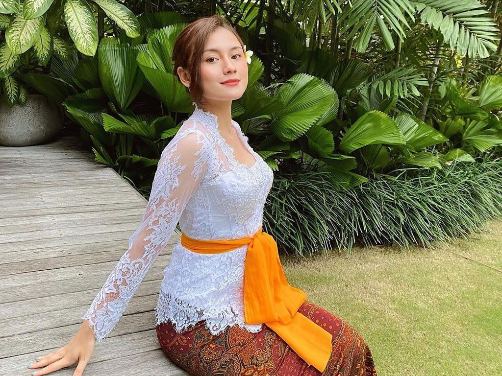 Dini Hanipah Lebih Cinta Haters Daripada Orang Pura-pura Baik Dini Hanipah Lebih Cinta Haters Daripada Orang Pura-pura Baik