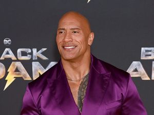 Diolok-olok Netizen, Patung Lilin The Rock kok Mirip Vin Diesel? Diolok-olok Netizen, Patung Lilin The Rock kok Mirip Vin Diesel?