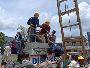 Dramatisnya Evakuasi Warga Tersengat Listrik di Kota Blitar