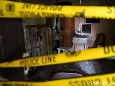 Foto Bekas Ledakan Misterius di Sengkang berujung Staf Kejari Wajo Terbakar