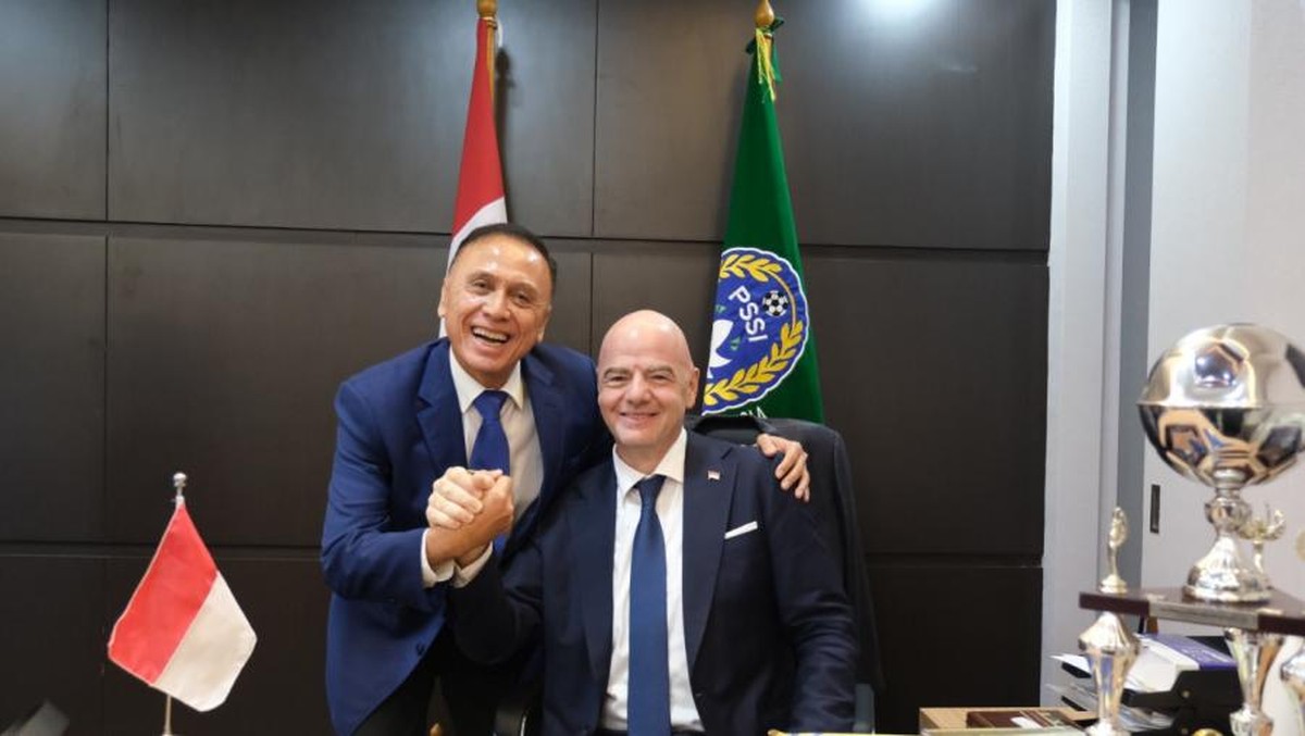 Ketum PSSI Mochamad Iriawan bersama Presiden FIFA Gianni Infantino. Foto: Dok. PSSI