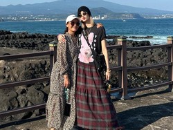 Ibunda Lisa BLACKPINK Hapus Instagram, Diduga Gegara Kontroversi Crazy Horse