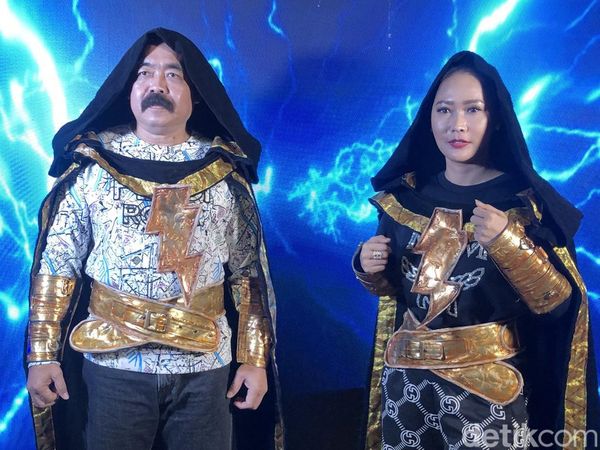 The Rock Minggir Dulu! Pose Inul Bareng Mas Black Adam