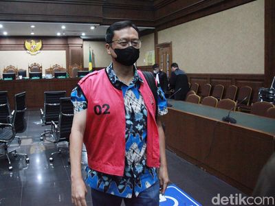 Jaksa Belum Siap, Sidang Tuntutan Benny Tjokro Ditunda