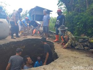 Jalan di Tasikmalaya Ini Tak Bisa Dilalui gegara Amblas