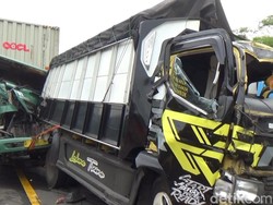Tabrakan Beruntun di Tol Cipularang Purwakarta,  3 Orang Terluka