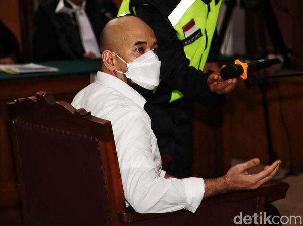 Ekspresi Kompol Baiquni Saat Didakwa Merintangi Kasus Pembunuhan Yosua