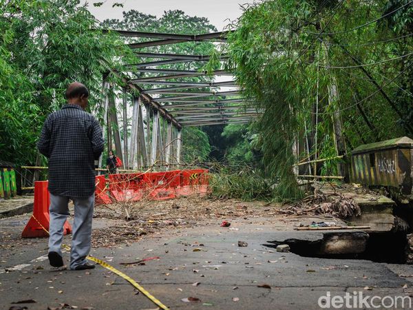 Kondisi Terkini Tebing Longsor di Ujung Jembatan Cisadane