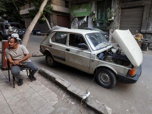 Kreatif, Guru di Mesir Ubah Mobil Bekas Jadi Kendaraan Listrik Kreatif, Guru di Mesir Ubah Mobil Bekas Jadi Kendaraan Listrik