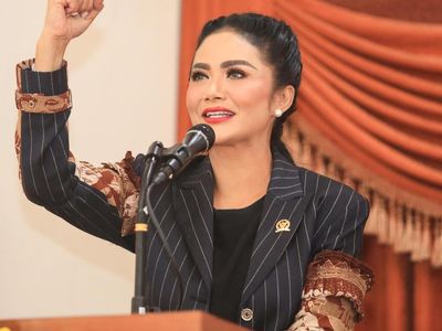 7 Potret Artis Indonesia yang Pernah Mengajar, Terbaru Mimi KD & Prilly