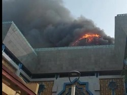 Detik-detik Kubah JIC Terbakar hingga Ambruk, Asap Membubung Tinggi