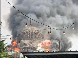 9 Fakta Ngeri Kubah Masjid Jakarta Islamic Center Ambruk Dilalap Api