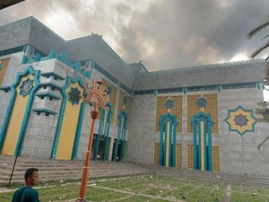 Kubah Jakarta Islamic Center dalam Proses Pengerjaan Sebelum Terbakar
