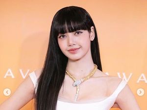 Gaya Anggun Lisa BLACKPINK di BVLGARI Avrora Awards, Pakai Kalung Rp 3,9 M Gaya Anggun Lisa BLACKPINK di BVLGARI Avrora Awards, Pakai Kalung Rp 3,9 M