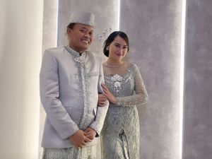 Sule Senyum-senyum Jawab Heboh Foto Pakai Baju Pengantin dengan Memes Prameswari Sule Senyum-senyum Jawab Heboh Foto Pakai Baju Pengantin dengan Memes Prameswari