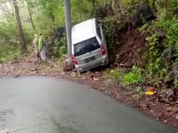 Ikuti Google Maps, Mobil Turis Jakarta Masuk Jurang di Tigawasa