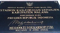 Peresmian Stadion Kanjuruhan dilakukan oleh Presiden Megawati Soekarno Putri pada 9 Juni 2004. Acara peresmian ditandai dengan sejumlah kegiatan yang sangat meriah. (Dok. wearemania.net)  