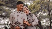 10 Foto Pasutri Purworejo Viral karena Kisah Istriku Guruku, Beda 20 Tahun