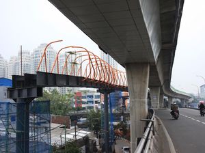 Progres Terkini Skywalk Penghubung Stasiun-Halte Kebayoran Lama