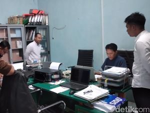 BUMD PT Sumekar Sumenep Digeledah Terkait Dugaan Korupsi Pengadaan Kapal BUMD PT Sumekar Sumenep Digeledah Terkait Dugaan Korupsi Pengadaan Kapal