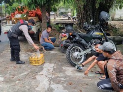 Pengiriman 117 Liter Arak Bali ke Mojokerto Digagalkan, 3 Pelaku Diringkus