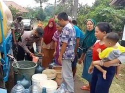 Sungai Cicareuhun Keruh, Warga Tenjo Bogor Kekurangan Air Bersih