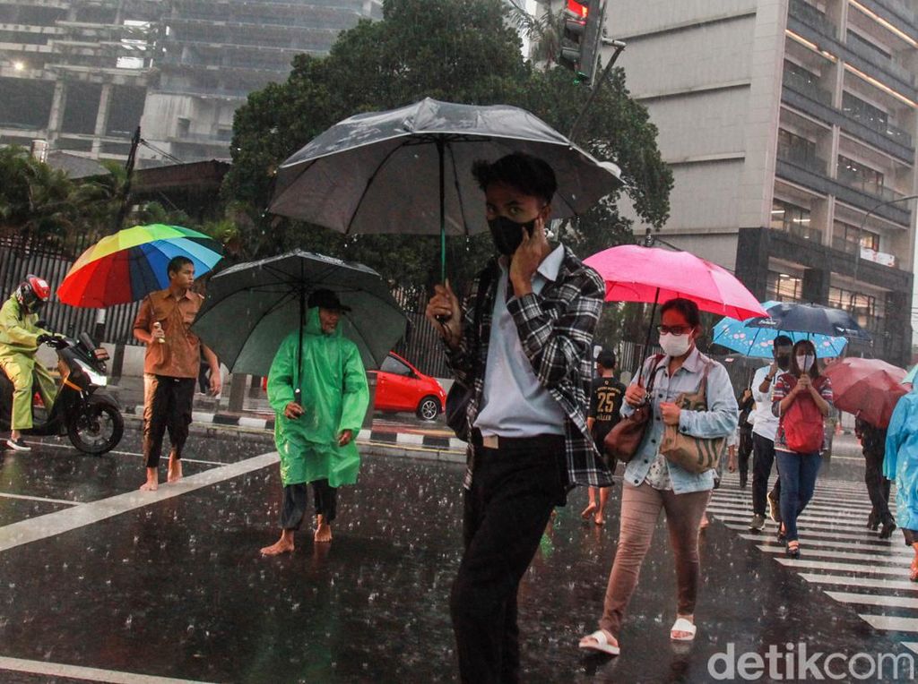 Hujan di Jakarta Awet Banget, Kapan Redanya? Ini Prediksi BMKG
