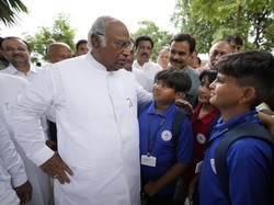 Pertama dalam 24 Tahun, Ketua Partai Kongres India Bukan Dinasti Gandhi