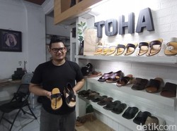 Melihat Sandal Tarumpah Legendaris Khas Tasik Favorit Ridwan Kamil