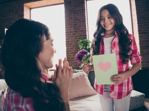 37 Puisi Hari Ibu yang Menyentuh Hati dan Penuh Makna untuk Ungkapkan Cinta 37 Puisi Hari Ibu yang Menyentuh Hati dan Penuh Makna untuk Ungkapkan Cinta